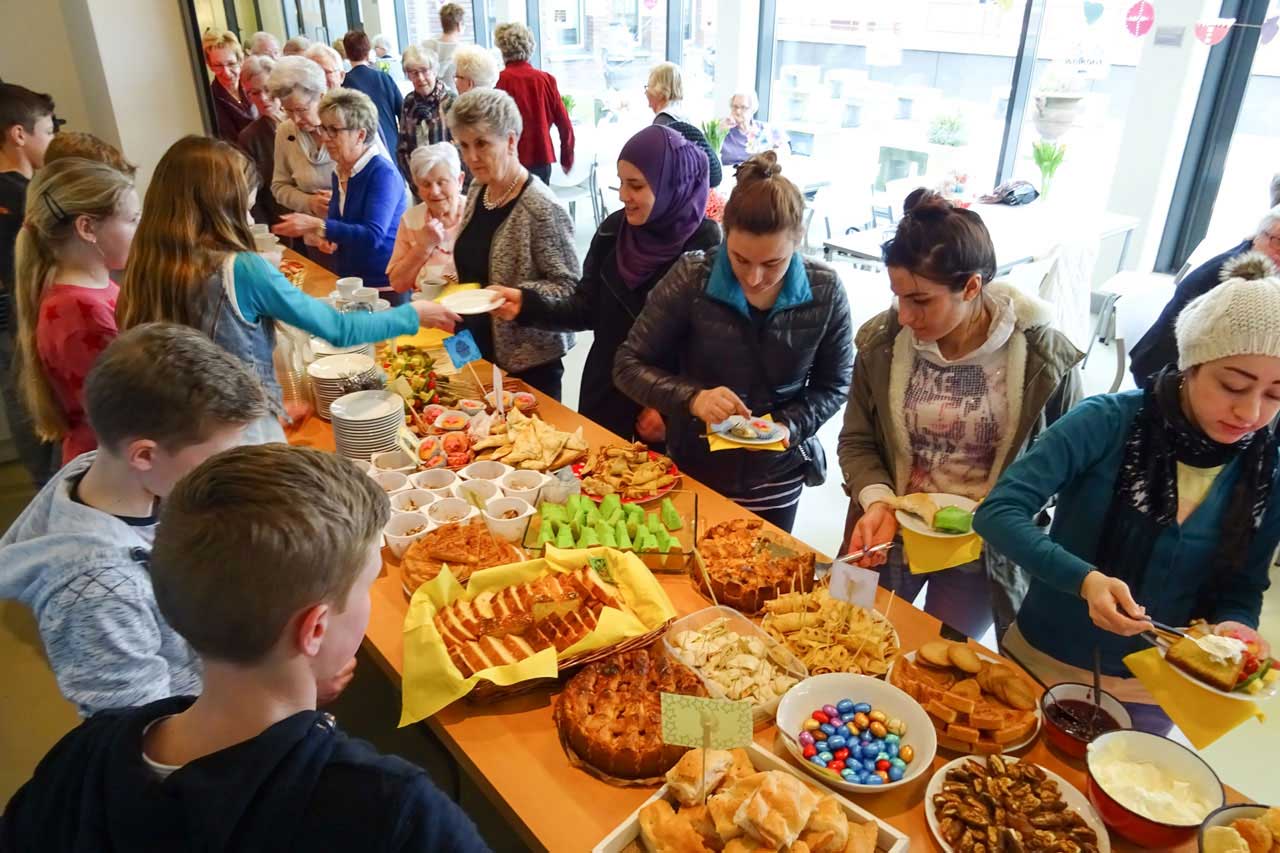 High tea met bewoners van Noodopvang en Frisoflat in het kader van Maatschappelijkke stage